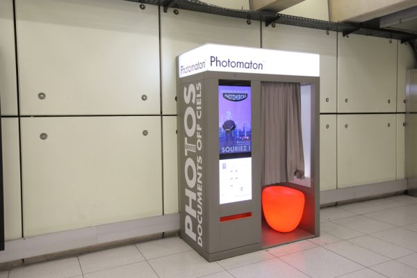 Paris,France,-,May,21,,2019:,Self,Service,Photo,Booth